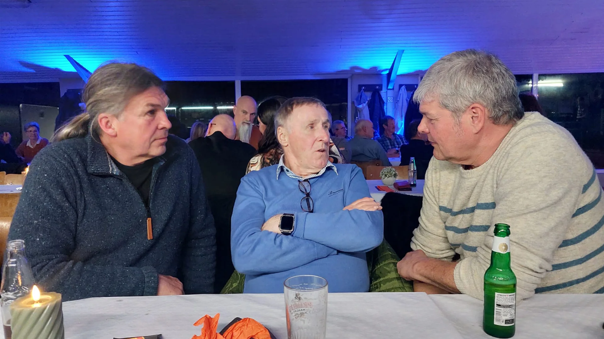leden vieren feest