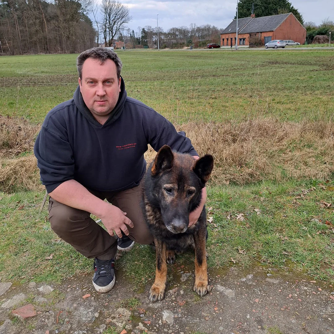 instructeur tom met hond